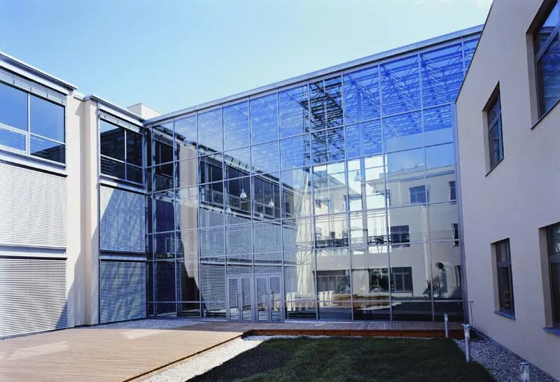 Zákaznické centrum T-Mobile, Hradec Králové (2002)